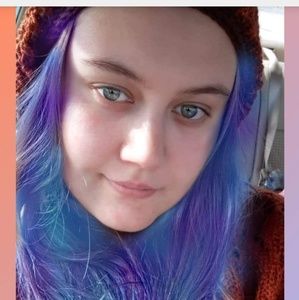 Meet your Posher, Emilee